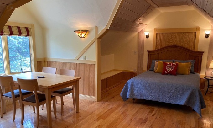 Elk Rapids Apartment | 🧊 The Ice Barn Studio with Stunning Waterfront Views ➠ 407!