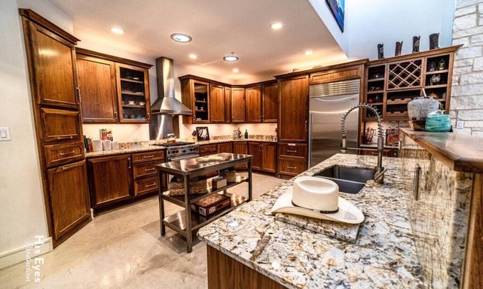 Bouldin House | The Iconic Allen's Boots Clubhouse!