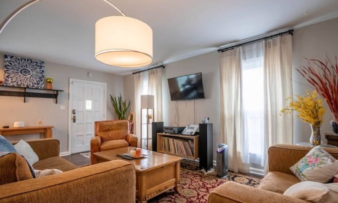 Indianapolis House | The Indianola House in South Broad Ripple