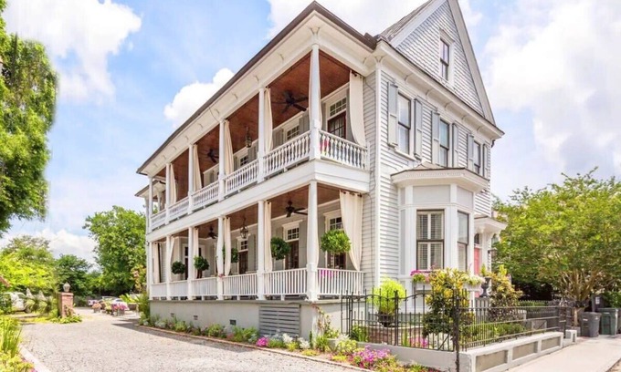 Cannonborough Elliotborough Apartment | The Inns | Renovated & Charming 4BR Downtown