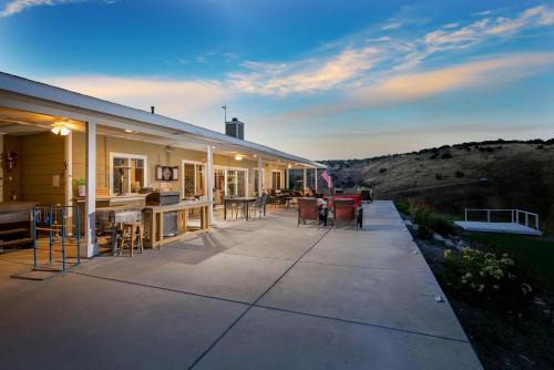 Bradley House | The J's Nest