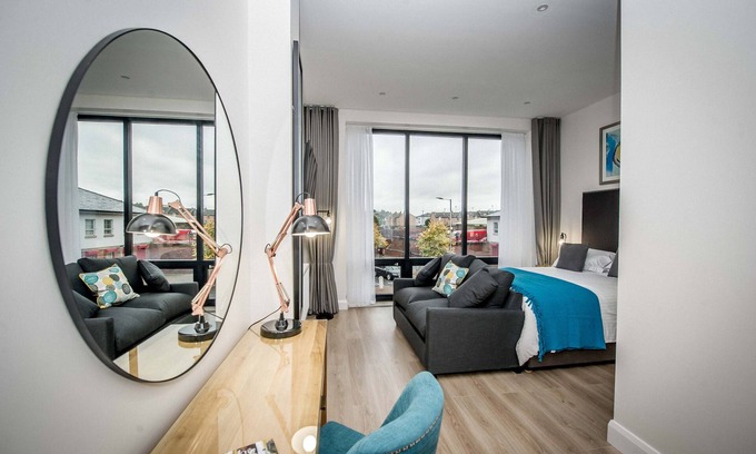 Londonderry Apartment | The James Suites deluxe suite with Kitchen.