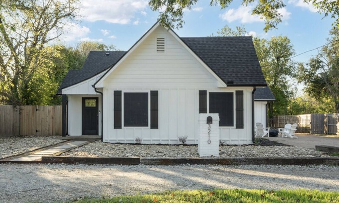 Landon Branch House | The JOY House in Waco, TX! "Charming 1934 Cottage"