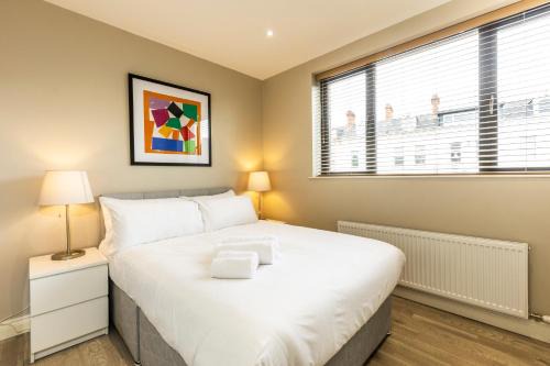 Belfast Apartment | The Klimt- 1Bd Stylish Ap - Gold Short Term Stays