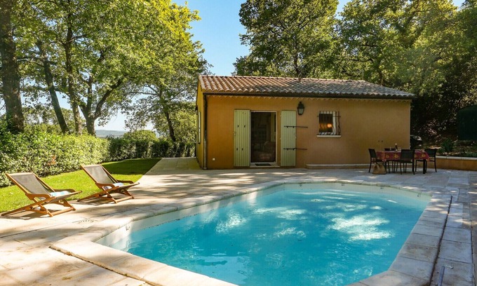 Saint-Paul-Trois-Chateaux Ski Chalet | The Little House on the Hill with Pool and Petanque Court – Drôme Provençale