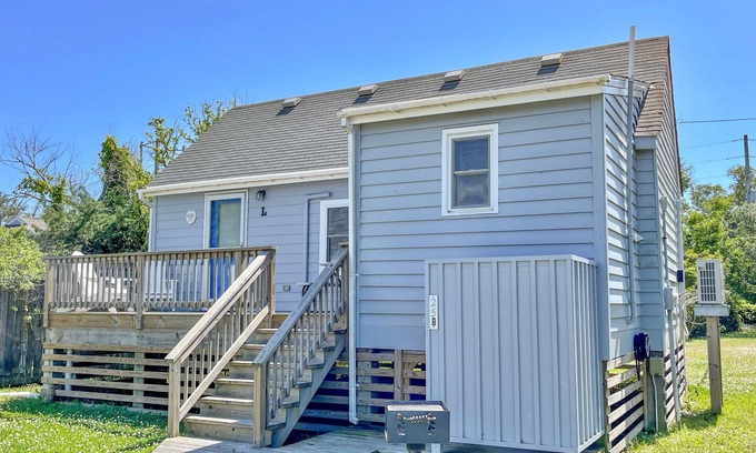 Ocracoke House | The 'L': Located in a quiet private setting. Dock.