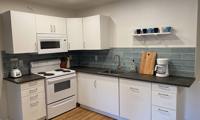 Laurel House | The Lake House in Nokomis: Cosy, Beautiful and Convenient