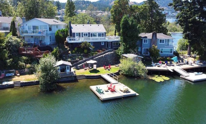 Langford House | The Lakehouse on Langford Lake