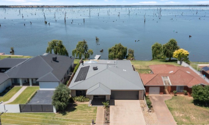 Yarrawonga House | The Lakehouse on Rosemary