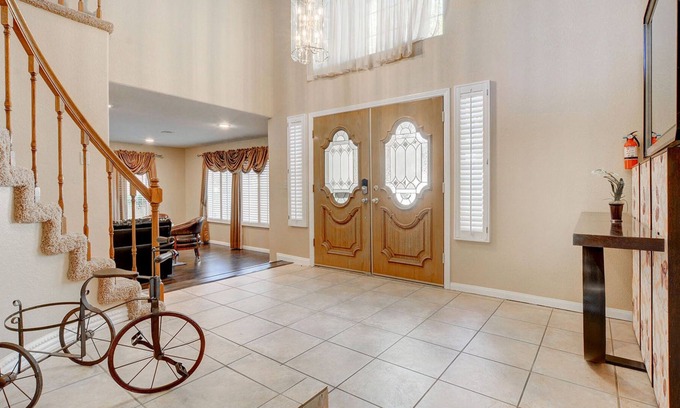 The Section Seven House | THE LAKES - ENTIRE 6 BDRM HOUSE LAS VEGAS/SUMMERLIN