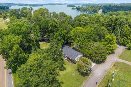 Seneca House | The Landing Spot