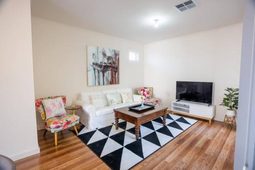 Lightsview House | The Lane of Lightsview - Relaxed Inner-city Living