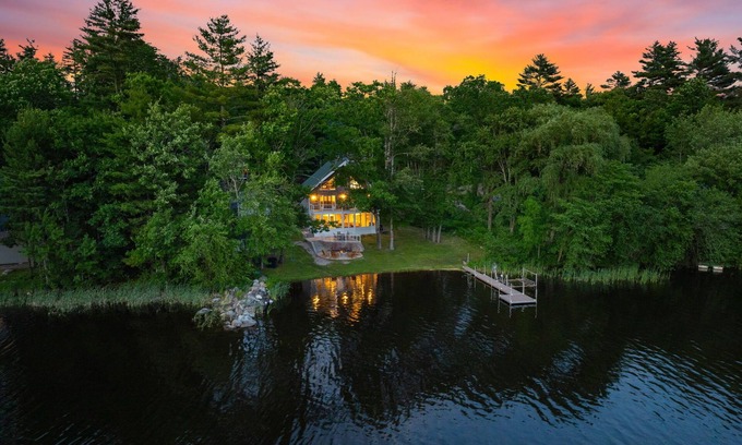 Nottingham House | The Largest Waterfront property on Pawtuckaway Lake for family memories!