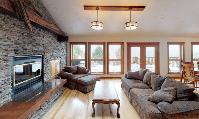 Ennis House | The Last Best Place- The Valley View - Five Bedrooms 3 Baths -multilevel deck