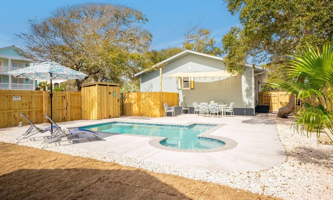 Yaupon Beach House | The Lazy Pelican: Centrally Located and a Short Walk to the Beach