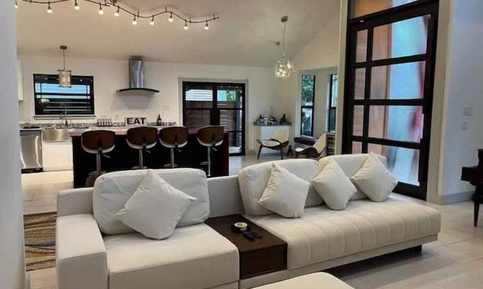 Downtown San Antonio House | The Lightening House