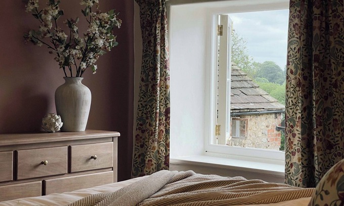 West Tanfield Cottage | The Little Chantry 14th Century Cottage Hot Tub Pet Friendly