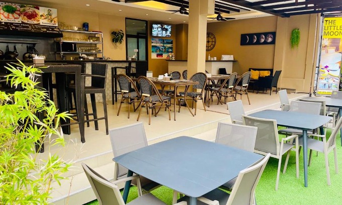 Patong Hotel | The Little Moon Residence