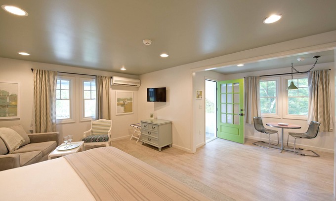Kennebunkport Hotel | The Lodge at the Cove