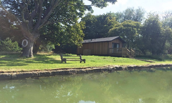 Dunbar Cabin | The Lodge by the Lake, Dunbar including hot tub