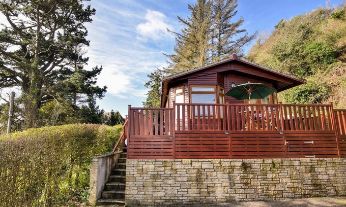 Charmouth Cottage | THE LODGE @ CLIFFTOP PARK, country holiday cottage in Charmouth