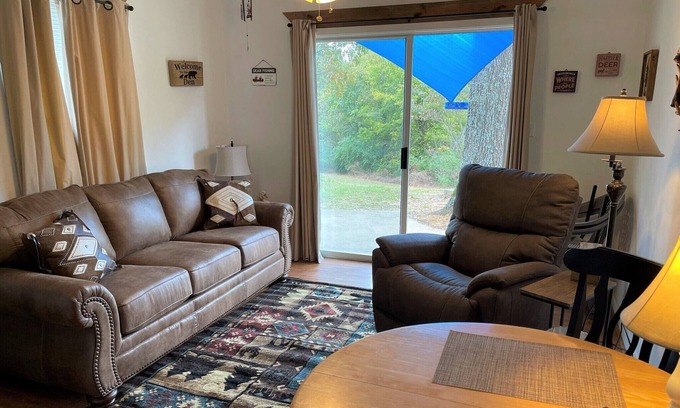 Mountain View Cottage | " The Lodge" Cottage on edge of town w/ Scenic View