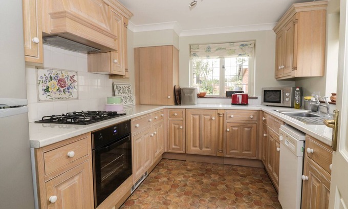 Hadleigh Cottage | The Lodge off High Street