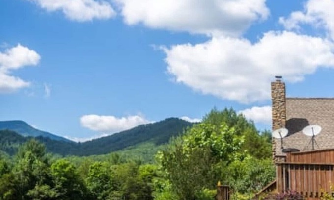 Roseland House | The Lodge on 151 on 40 acres