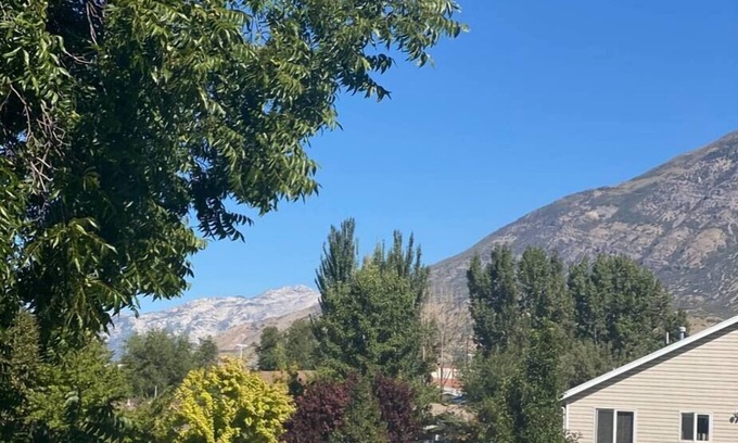 Pleasant Grove Apartment | The Loft on Locust with Mountain Views