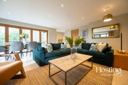 Knowl Hill House | The Lookout - 2 Bedroom Annex With Parking