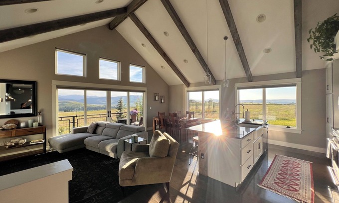 Bozeman Apartment | The Lookout. 43acres overlooking 7 different mountain ranges