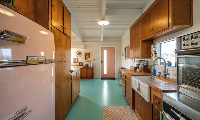 Joshua Tree House | The Lost Flamingo Retro Retreat Pool/Spa/EV/Views!