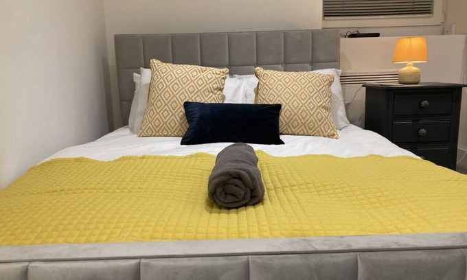 Rochester East Ward Apartment | ⭐The Lux 1 Bed - Private Garden - Free Parking⭐