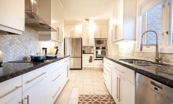 Bathurst Manor House | The LUX House with Yoga Room [4 bedrooms + 2 bath]