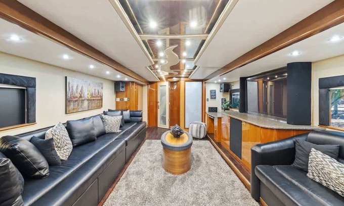Austin Villa | The Lux Lounge near COTA: Hot Tub, BBQ & Events!