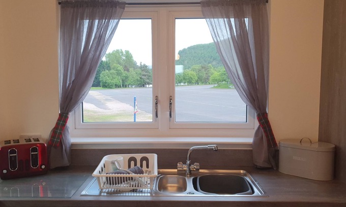 Aviemore Apartment | The MacGregor is a stylish pet friendly two bedroom apartment located in the center of Aviemore