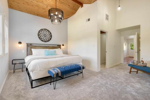 Old Town West House | The Magnolia House in Old Town - Private Hot Tub