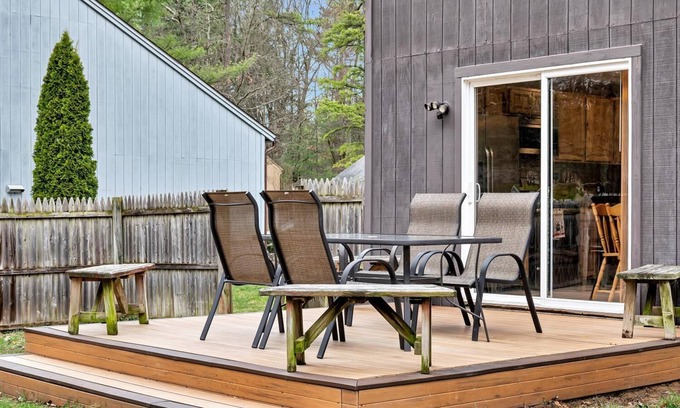 Malta House | The Malta Cozy Getaway|Track|Belmont|SPAC|WIFI|Grill|Parking|