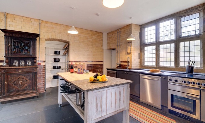 Penmorfa Apartment | The Manor Criccieth - Three Bedroom House, Sleeps 18