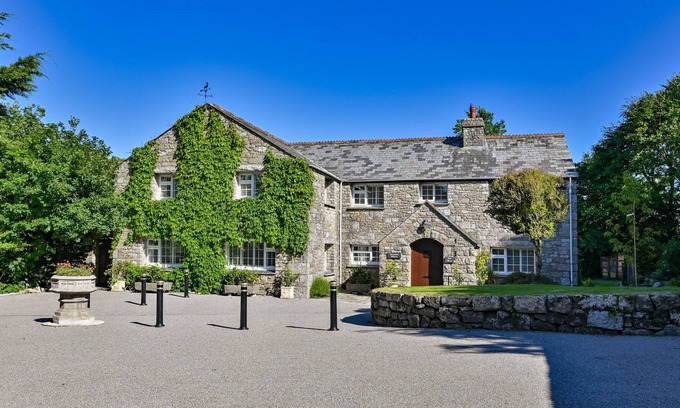 Looe Cottage | The Manor House - a tremaine manor that sleeps 13 guests in 7 bedrooms