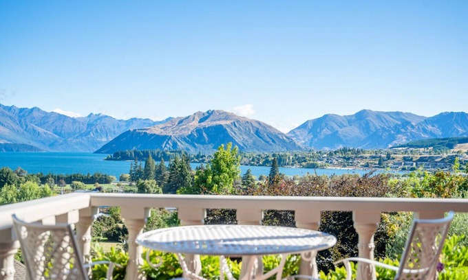 Wanaka Villa | The Manor - Luxury unique stay