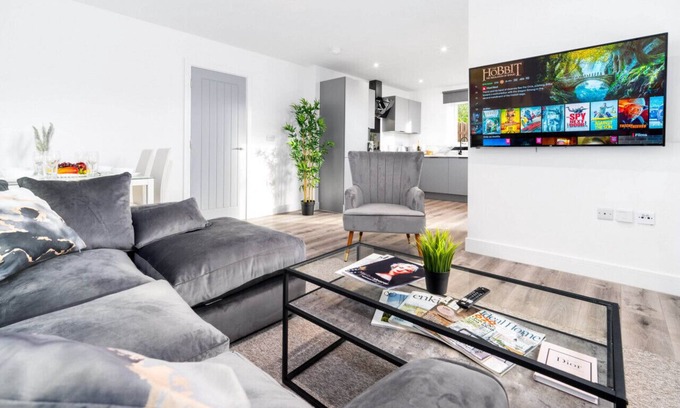 Smethwick Apartment | The Marsons Collection - 2 Bedroom - Parking - Balcony
