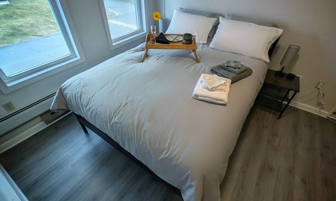 Old Lyme Apartment | The Mast at Soundview · Beach+Ocean+Sunrise