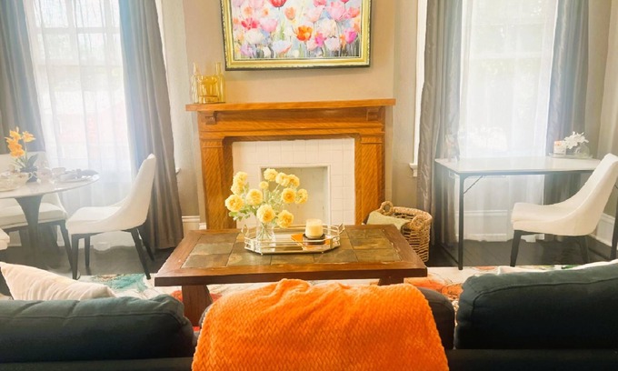 Peak's Suburban Addition House | The Meadow Calm Urban Escape