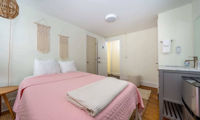 Ocean Grove House | The Melrose, 2C - Full Bed & Bath: Romantic Getaway, Steps from the Beach, Cozy