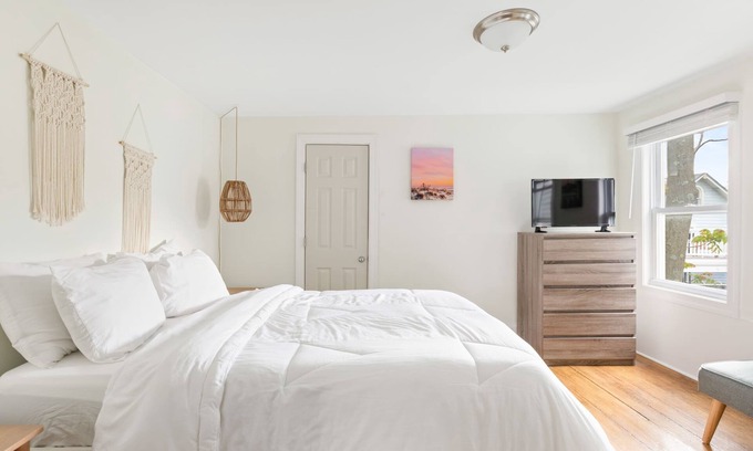 Ocean Grove House | The Melrose, 2D - Queen Bed & Bath: Romantic Getaway, Steps from the Beach, Cozy