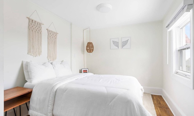 Ocean Grove House | The Melrose, 3B- Full Bed & Bath: Romantic Getaway, Steps from the Beach, Cozy B