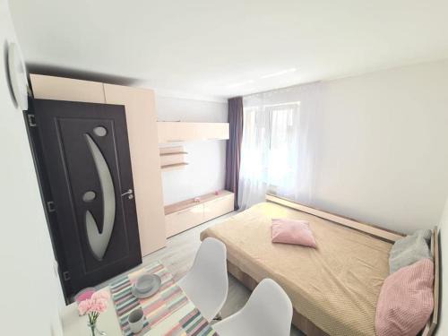 Sector 4 Apartment | The Metro Cozy Studio Stay