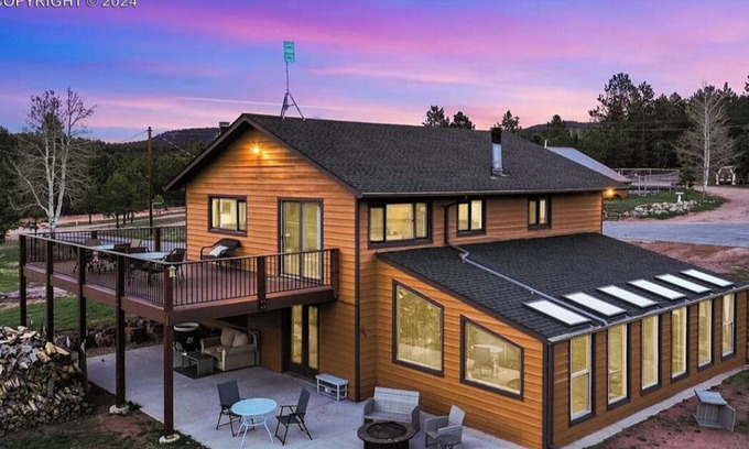 Woodland Park House | The Minty Mountain Ranch. A serene rustic retreat on 5 acres! Sleeps 8