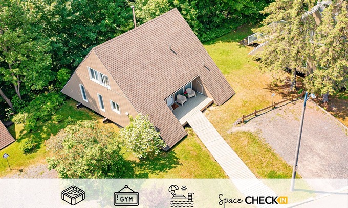 Beaupre Ski Chalet | The Misco | Family Chalet | Mont-Ste-Anne | Pool-Nature-BBQ
